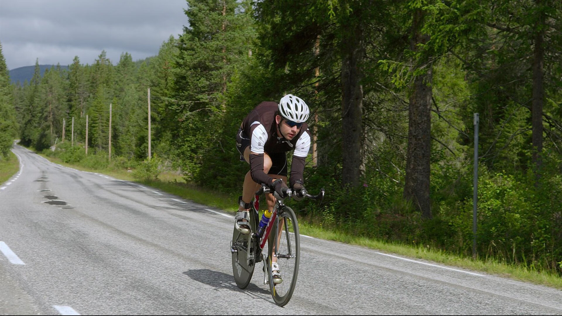 Rookie重要时刻出色发挥，澳大利亚队带队取胜！观众掌声雷动的简单介绍