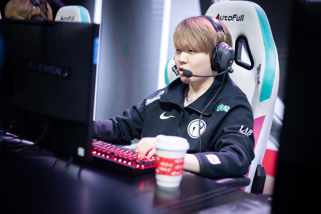 Rookie重要时刻出色发挥，澳大利亚队带队取胜！观众掌声雷动的简单介绍