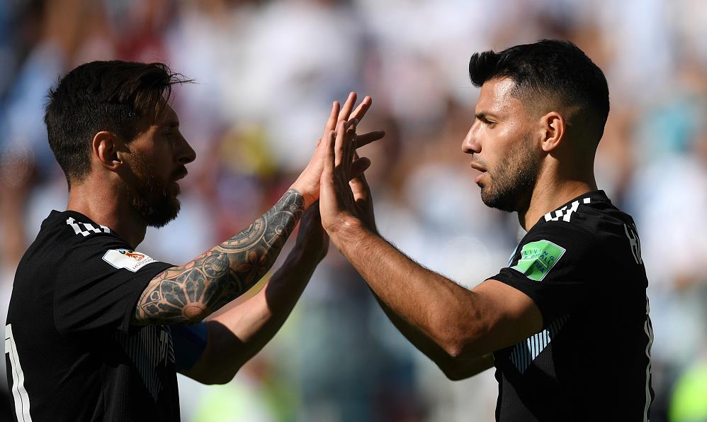 足协杯决赛对决在即！密尔沃基雄鹿演练定位球，北京首钢密集防守应对的简单介绍